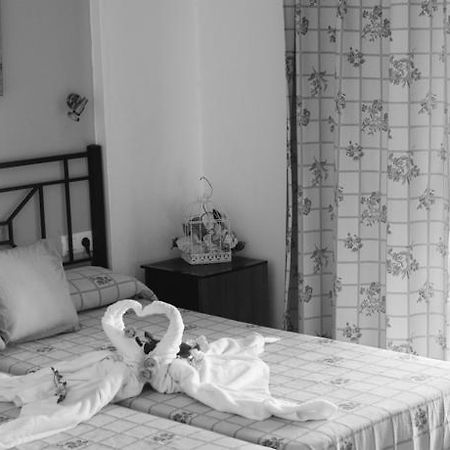 Hostal Malia Conil De La Frontera Buitenkant foto