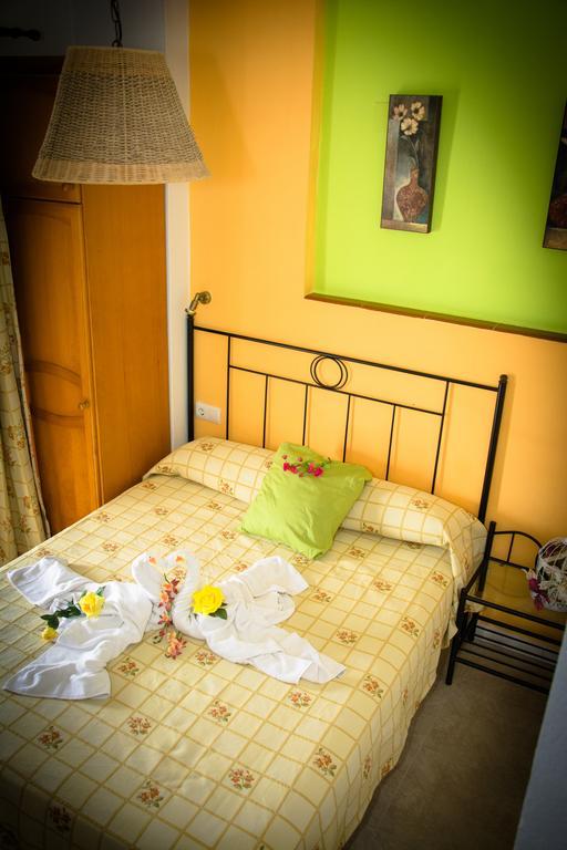 Hostal Malia Conil De La Frontera Buitenkant foto
