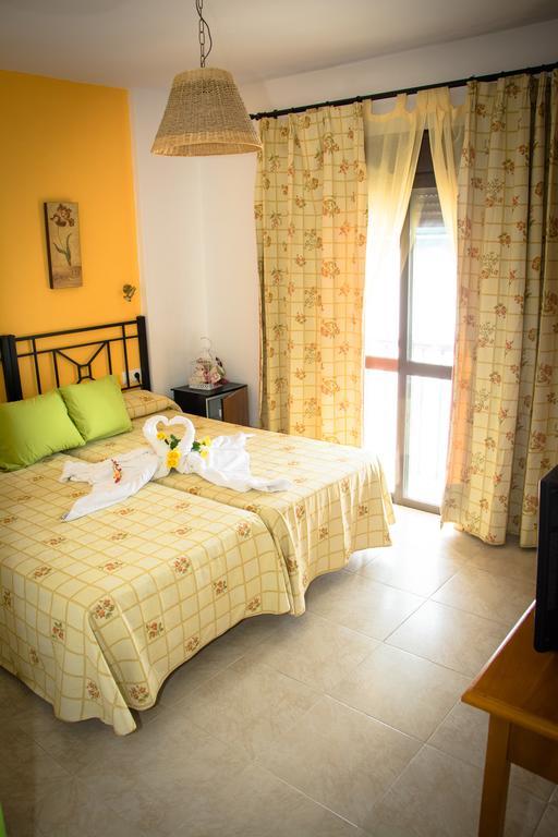 Hostal Malia Conil De La Frontera Buitenkant foto
