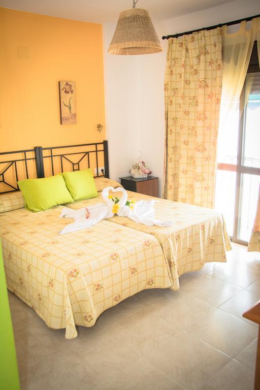 Hostal Malia Conil De La Frontera Buitenkant foto