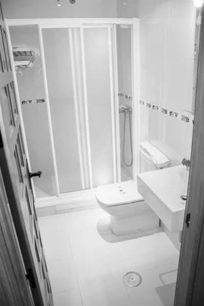 Hostal Malia Conil De La Frontera Buitenkant foto